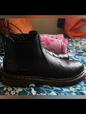 Dr. Martens Women's Black Leather Chelsea Ankle Boots